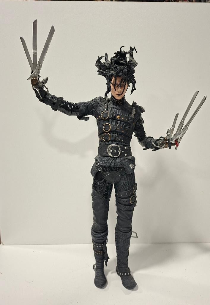 McFarlane Edward Scissorhands (Johnny Depp) 18 inch (45 cm), Ophalen of Verzenden, Zo goed als nieuw