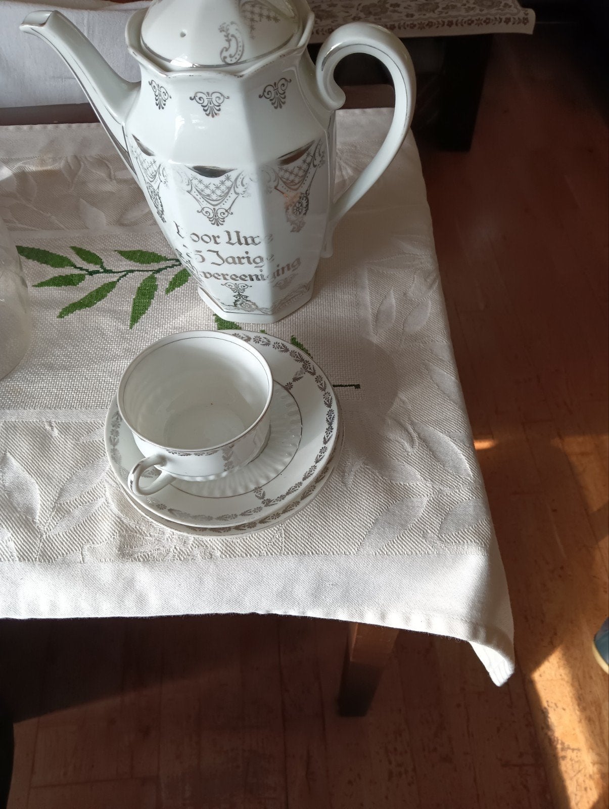 te koop servies., Ophalen