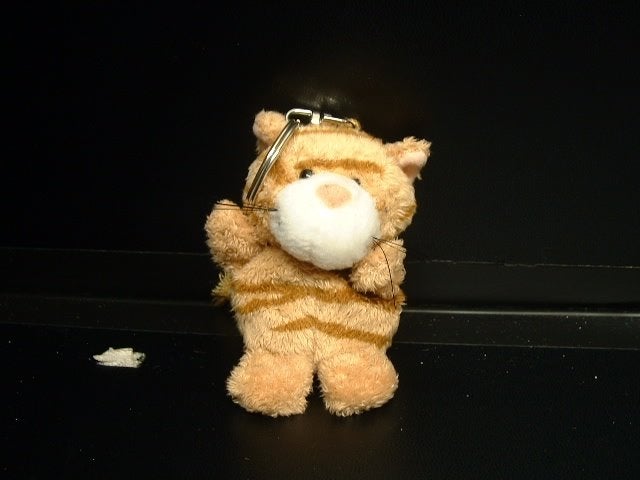 NICI POES KATER SLEUTELHANGER VELOURS BEIGE MET BRUIN, Ophalen of Verzenden, Nieuw, Overige typen