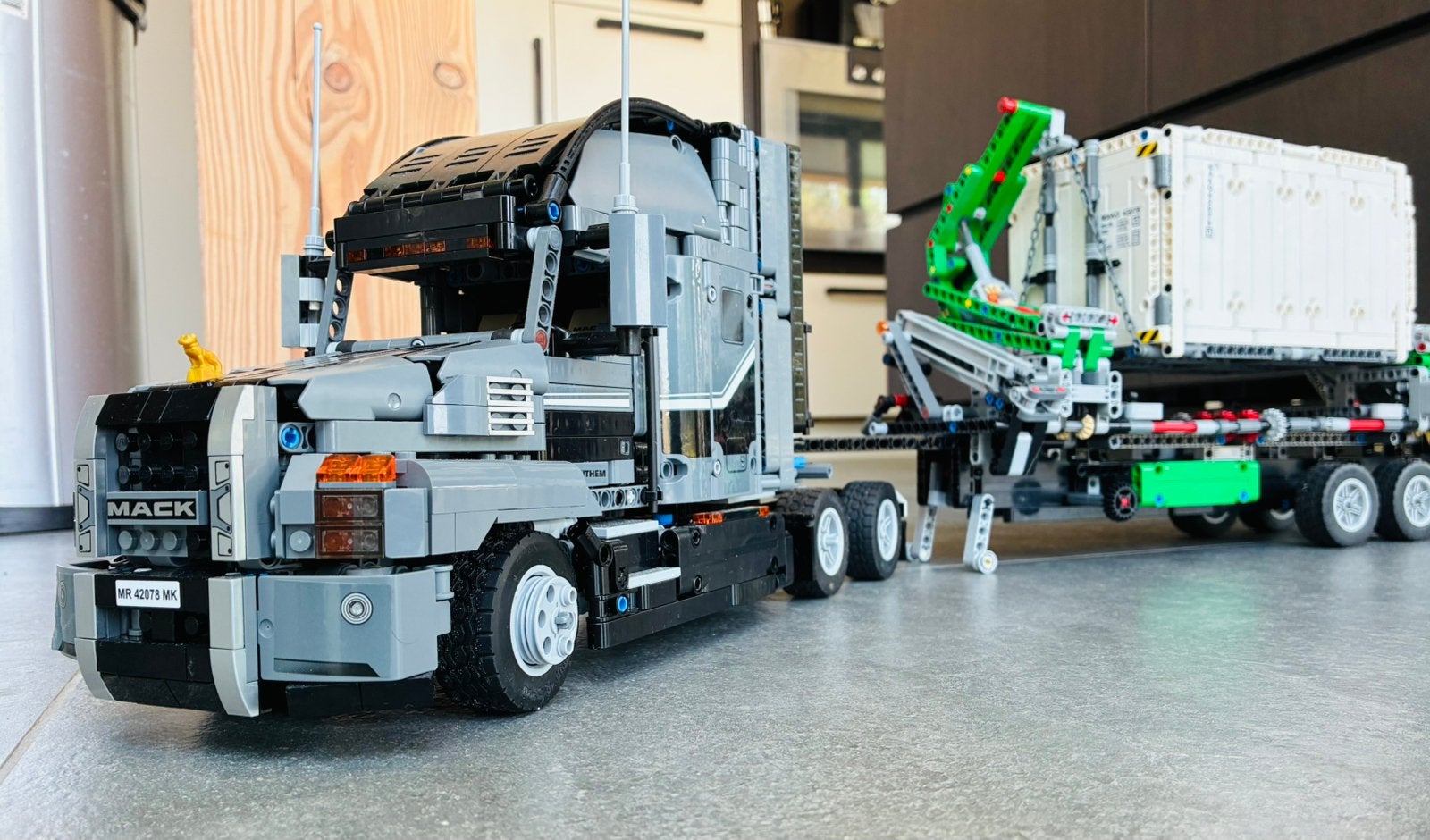 Lego Technic Mack 42078, Ophalen of Verzenden, Zo goed als nieuw