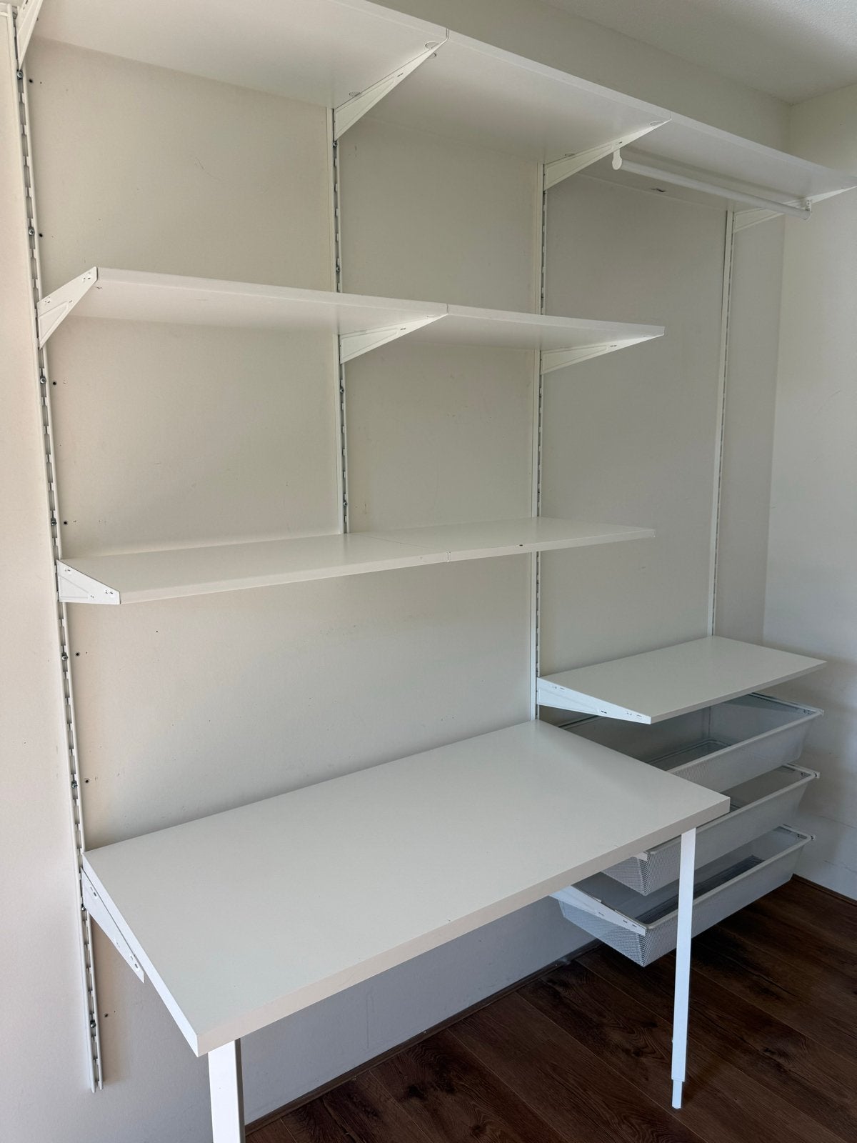 Wit wandmeubel met bureau en opbergmanden BOAXEL, Huis en Inrichting, Met plank(en), 200 cm of meer, 150 tot 200 cm, Ophalen of Verzenden