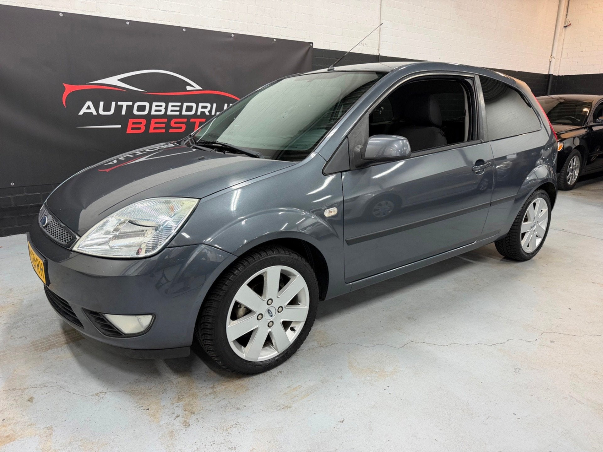 Ford Fiesta 1.3-8V Futura Nap/Airco/96800KM/APK 10-2027!, Stof, Zwart, 4 cilinders, Origineel Nederlands