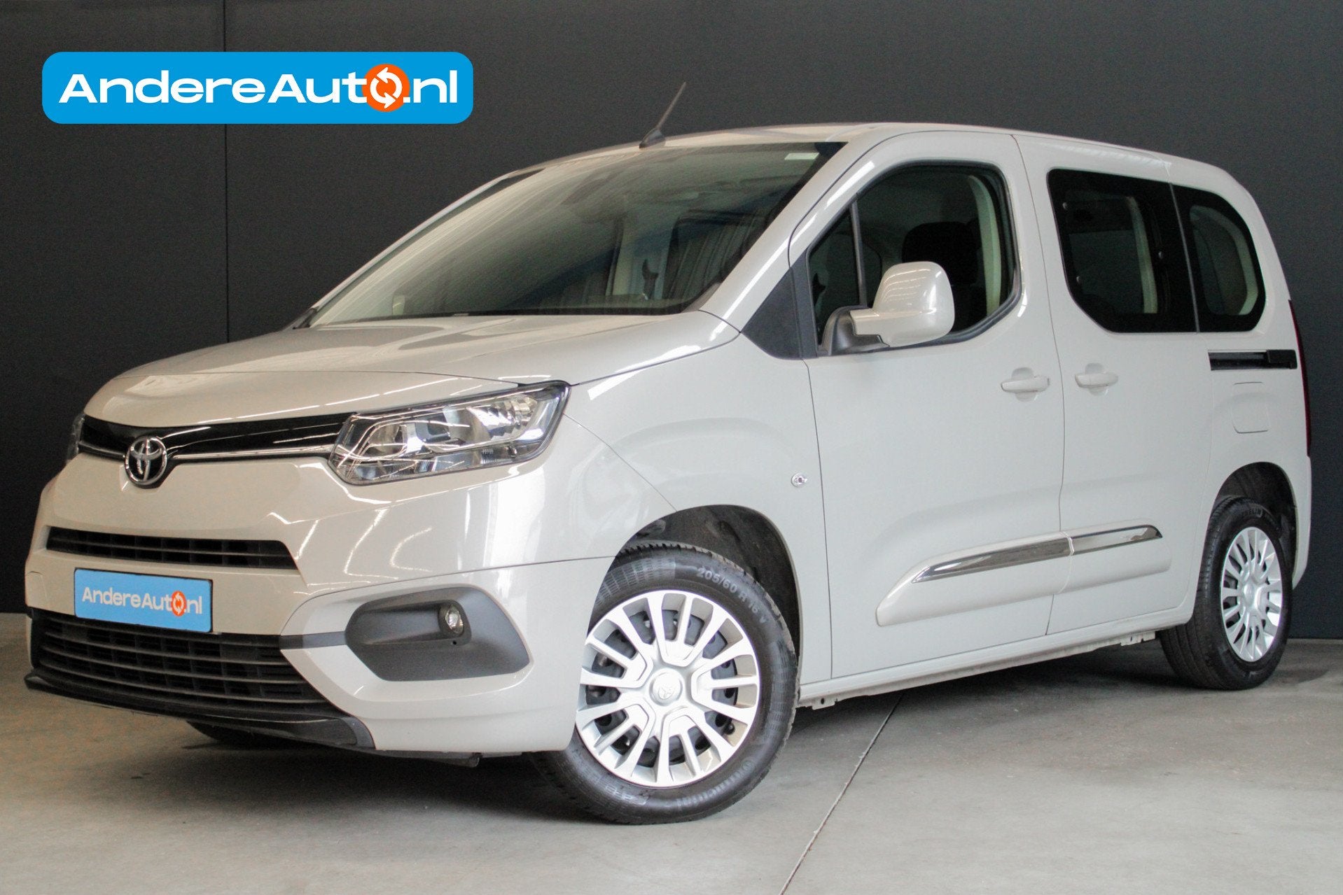 Toyota PROACE CITY 1.2 Turbo AUTOMAAT |nieuwe distributierie, 1330 kg, Stof, Gebruikt, Zwart