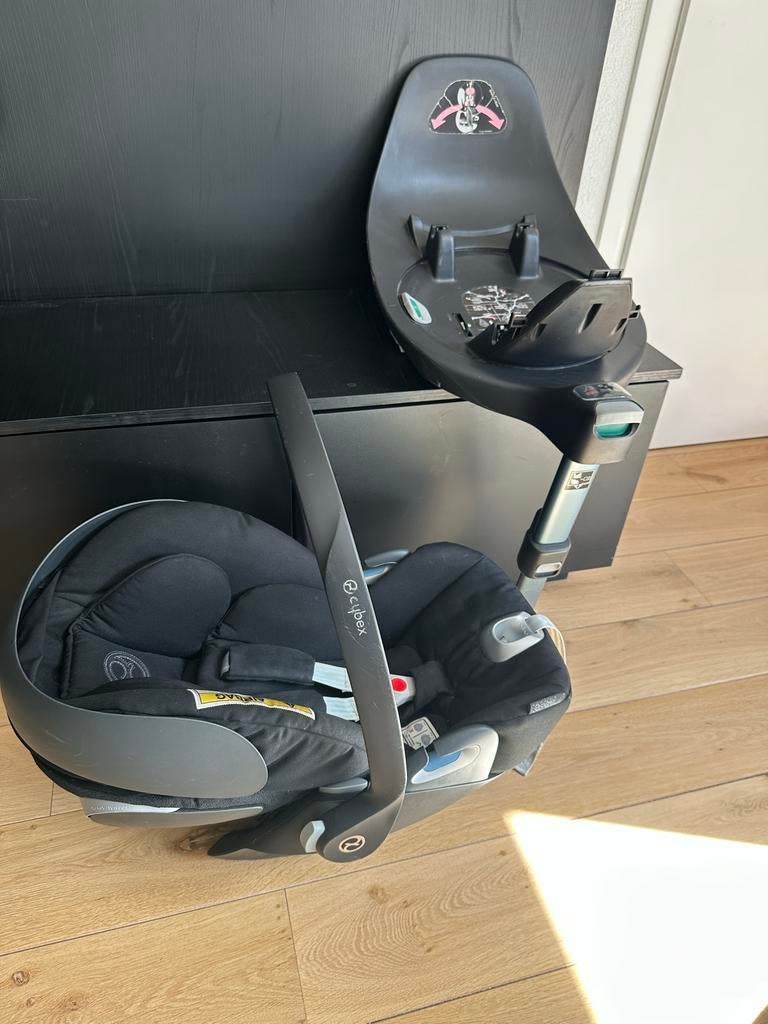 Cybex Cloud Z i-Size Black Edition met 360 Base, Kinderen en Baby's, Autostoeltjes, Slaapstand, Zo goed als nieuw, Isofix, 0 t/m 13 kg