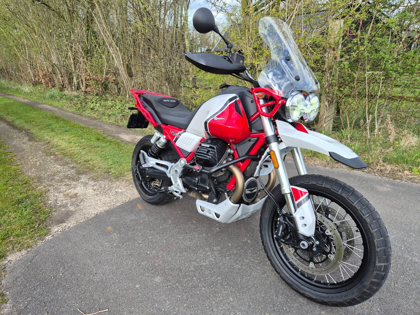 V85TT met 15.000 Km nog zo ongeveer in nieuwstaat! V85 V85 t, Motoren, LED Verlichting, 2 cilinders, Gebruikt, Particulier