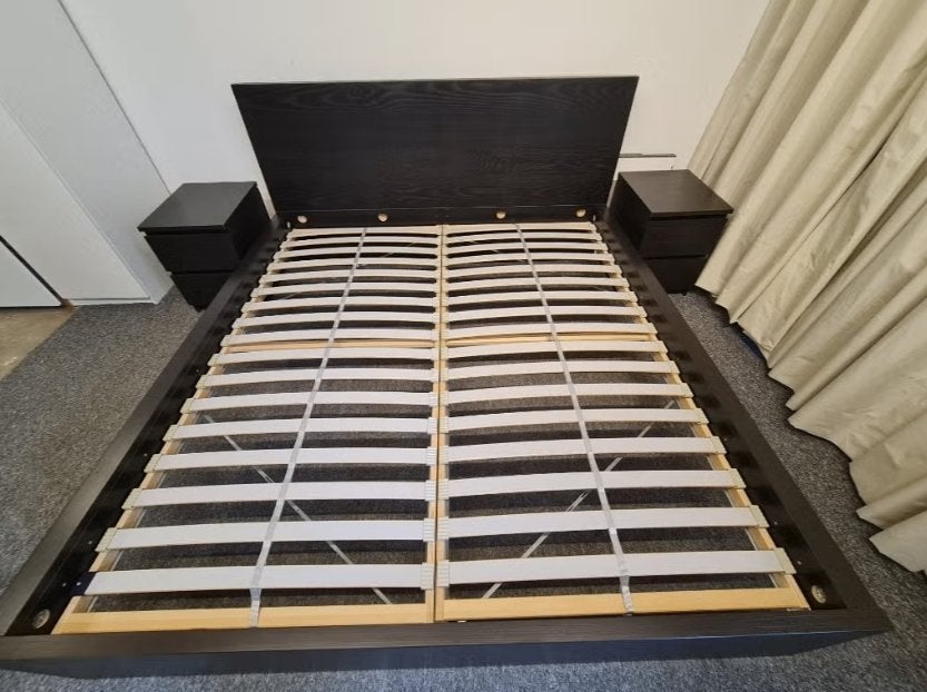 Foto 5 van Malm bed 180x200 + lattenbodem en 2 nachtkastjes + Leveren!