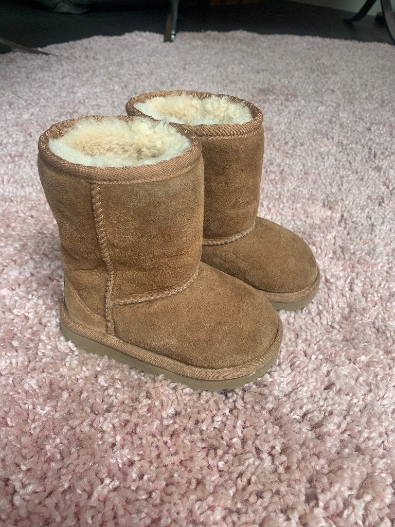 Uggs maat 23,5 camel, Ophalen of Verzenden, Zo goed als nieuw, Meisje, Schoentjes