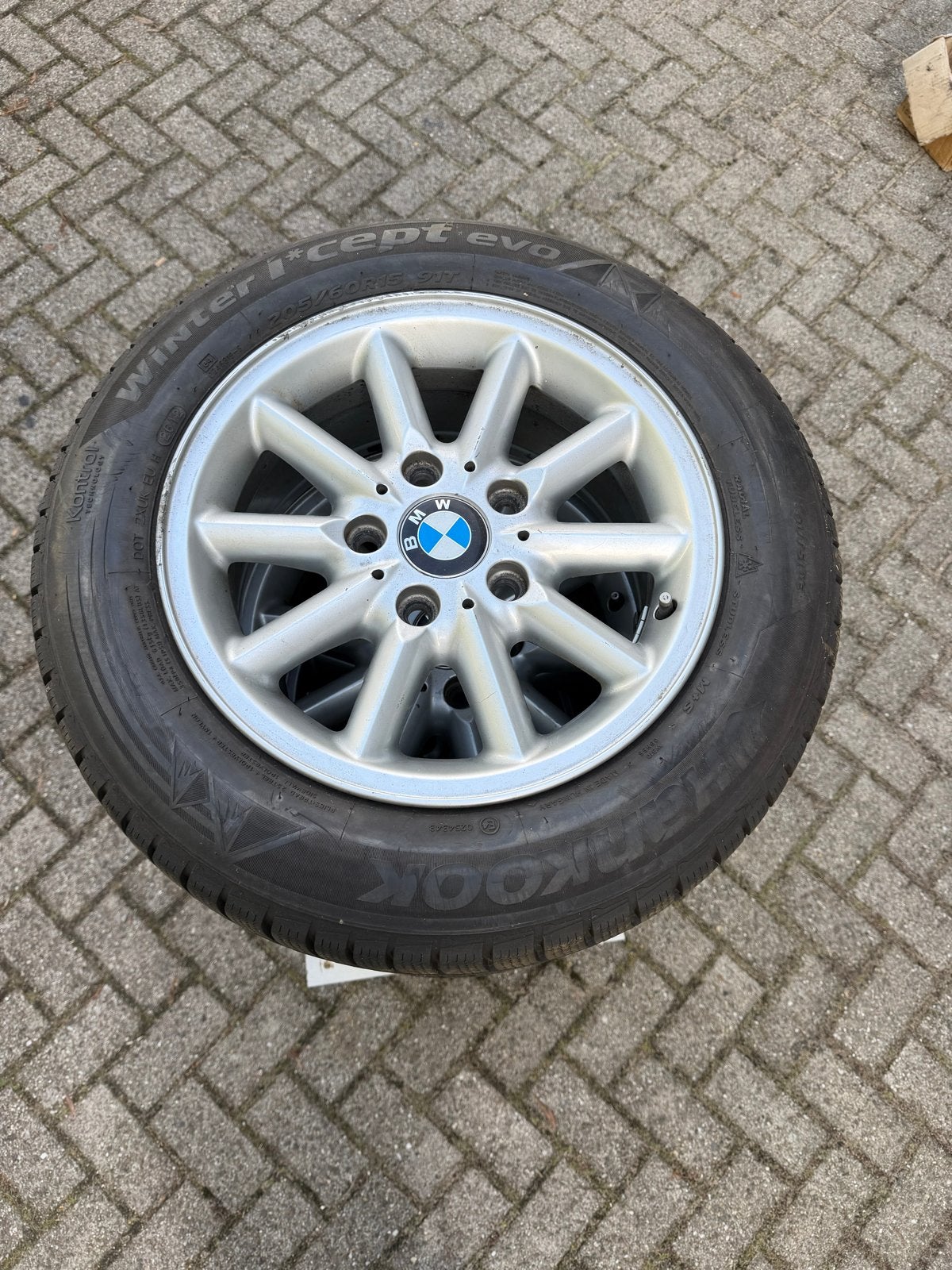 BMW velgen met winterbanden - 1 naafdop mist, Ophalen, Gebruikt, Winterbanden, Banden en Velgen