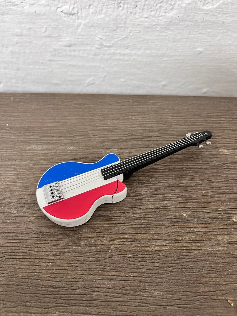 Gitaar aansteker navulbaar - Rood, Wit, Blauw, Verzamelen, Ophalen of Verzenden, Zo goed als nieuw, Nvt, Aansteker