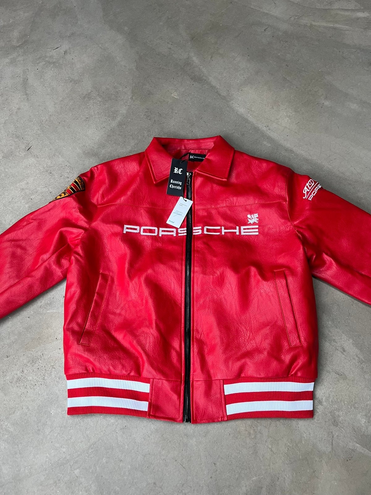 Aime Leon Dore “Porsche” Jas L, Ophalen of Verzenden, Nieuw, Maat 52/54 (L), Rood