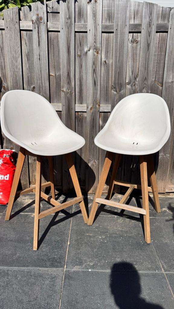 Scandanavische witte barkrukken kuip met houten onderstel, Huis en Inrichting, Stoelen, Ophalen, Gebruikt, Twee, Wit