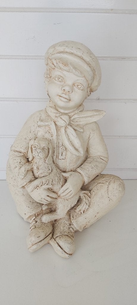 Beeld Remi. Roomkleurig steen. Heel zwaar. Euro 50,00, Antiek en Kunst, Ophalen, Overige onderwerpen, 50 - 100 cm, Handgemaakt