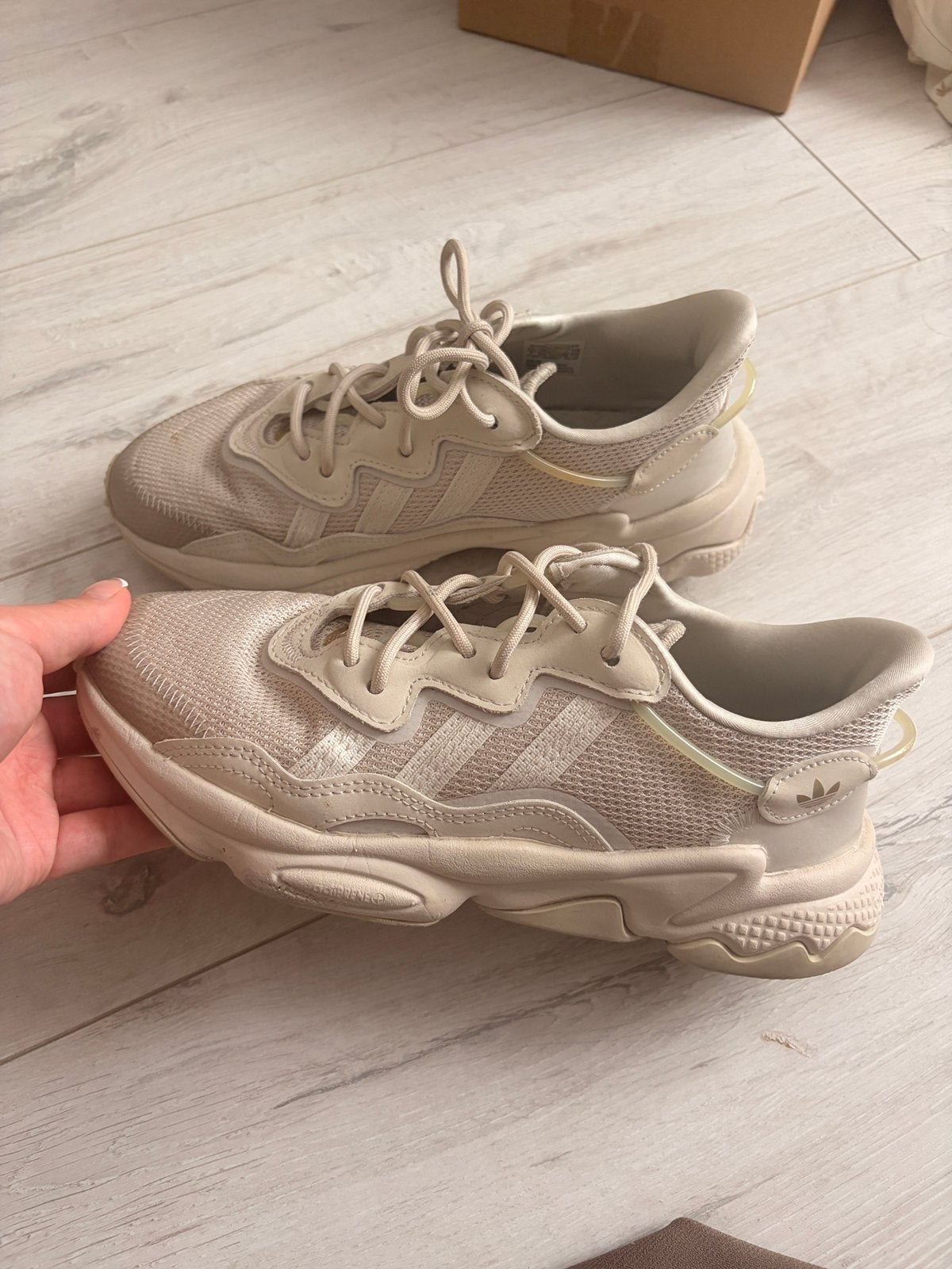 Adidas ozweego 38,5, Ophalen of Verzenden, Zo goed als nieuw, Zwart, Sneakers of Gympen