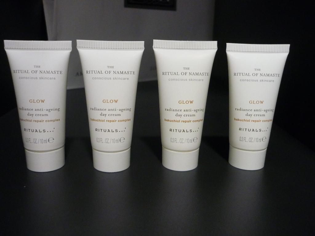 Rituals, 4x Ritual of Namaste glow anti aging day cream, 10, Ophalen of Verzenden, Nieuw, Gehele gezicht, Verzorging