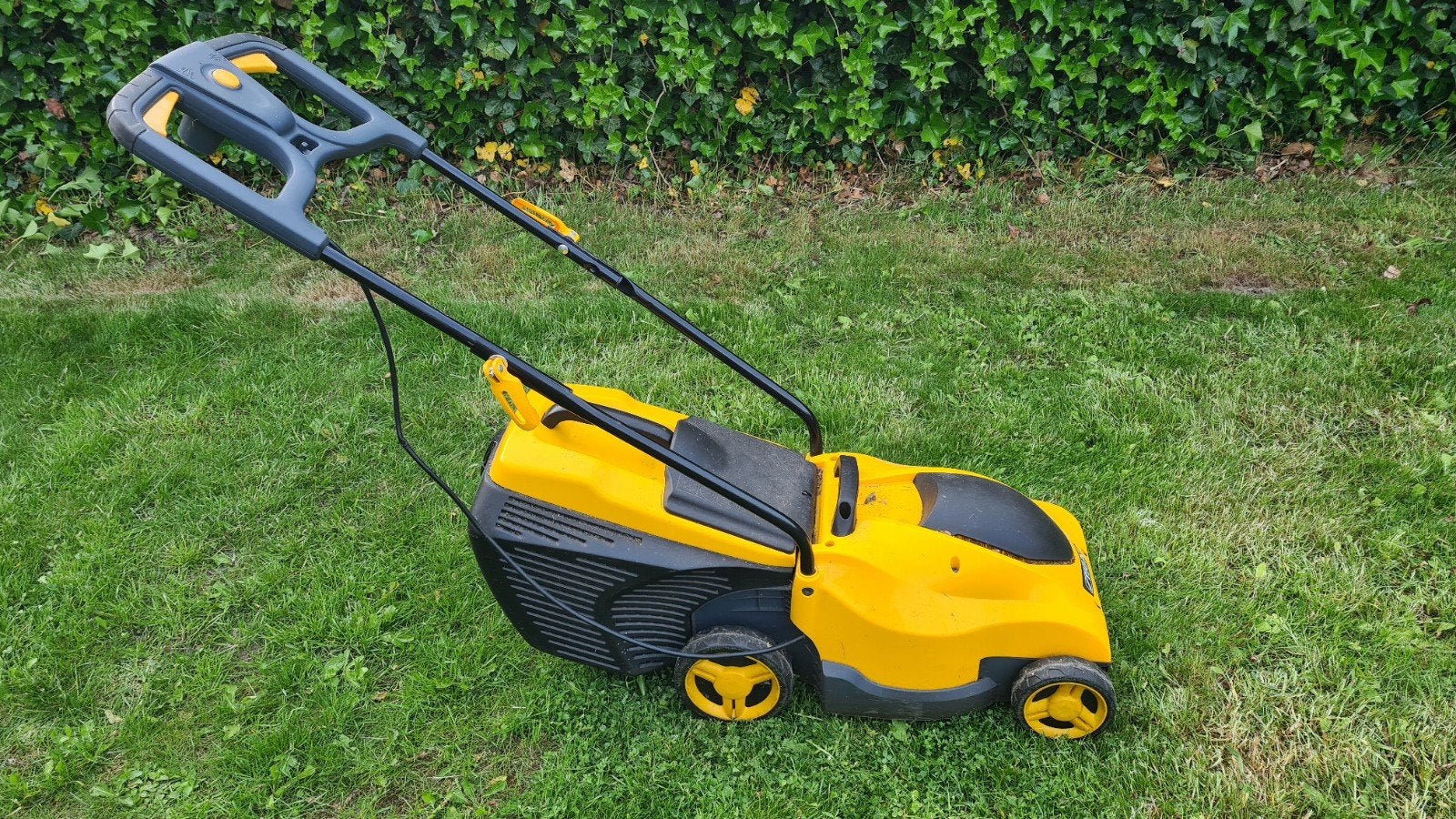 Stiga elektrische grasmaaier - Zo goed als nieuw, Tuin en Terras, Grasmaaiers, Ophalen, Cirkelmaaier, Elektrische grasmaaier, Stiga