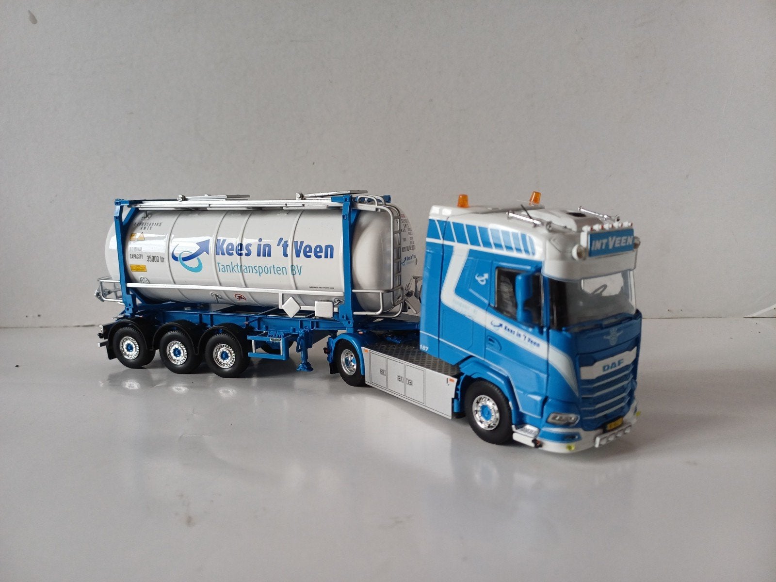Tekno Daf XG Kees in't Veen met tankcontainer, Ophalen of Verzenden, Zo goed als nieuw, Bus of Vrachtwagen, Tekno
