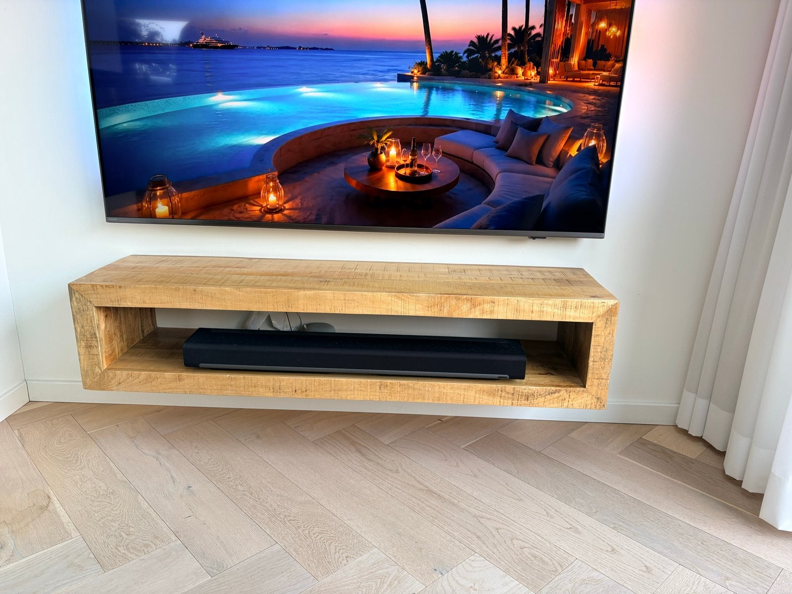 Zwevend TV-meubel van mangohout, Huis en Inrichting, Kasten | Televisiemeubels, Ophalen, 100 tot 150 cm, Zo goed als nieuw, Minder dan 100 cm