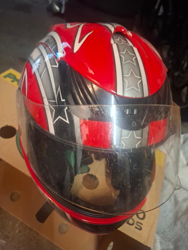 Scooter helm rood/grijs met sterrenpatroon, Fietsen en Brommers, Ophalen of Verzenden, Gebruikt, Medium, GT Racing