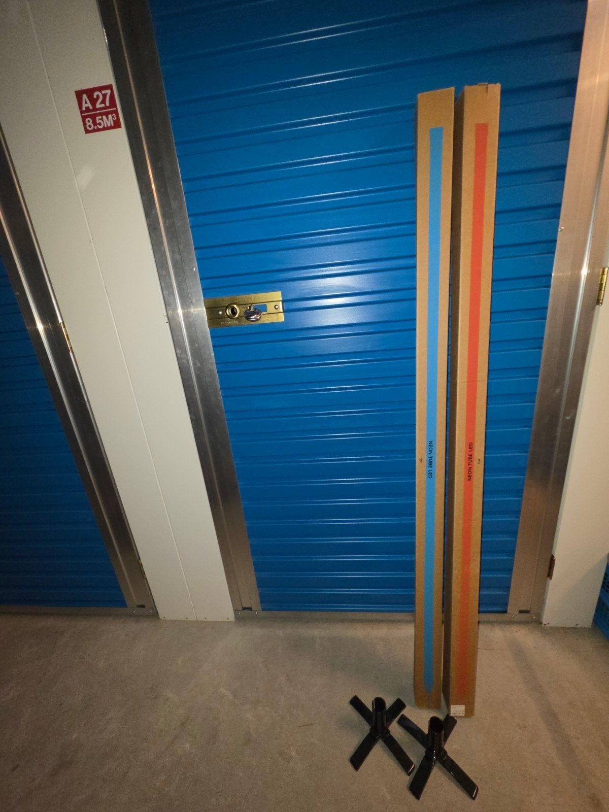 Loods 5 Neon tubes rood en blauw + statief, Ophalen, Zo goed als nieuw, Mdf, Plinten