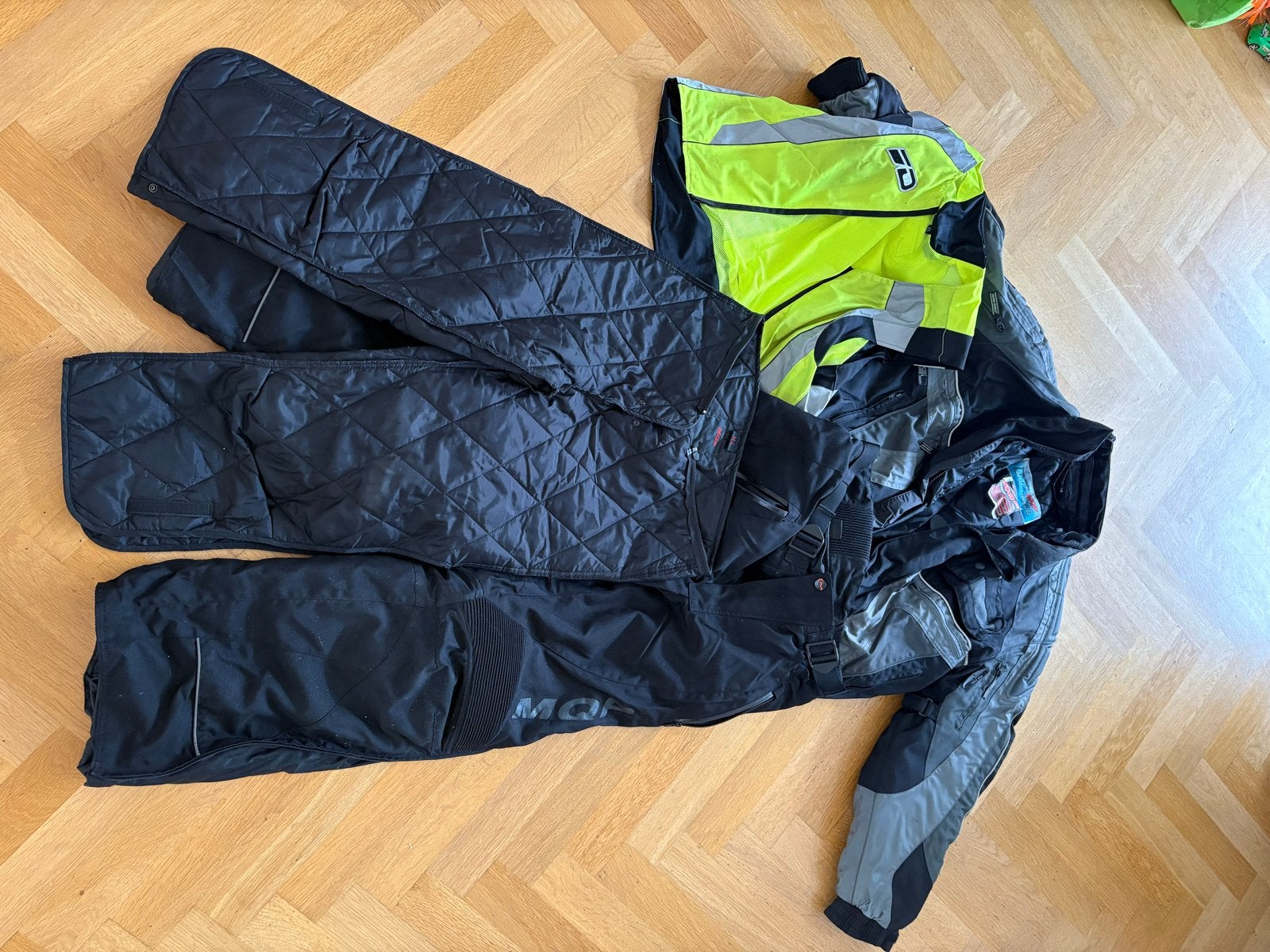 MQP Motorjas en broek set, Motoren, Kleding | Motorkleding, Ophalen, Tweedehands, Heren, Combipak