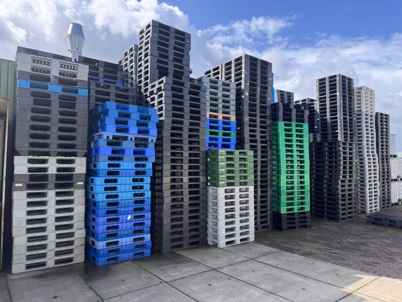 Kunststof pallets diverse afmetingen !!!, Ophalen, Zo goed als nieuw
