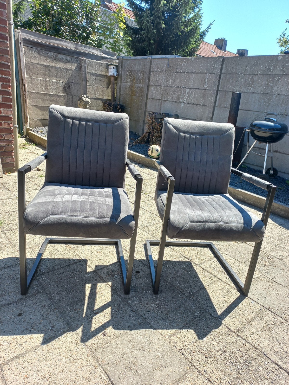 2 eetkamerstoelen, Ophalen, Zo goed als nieuw, Grijs, Twee