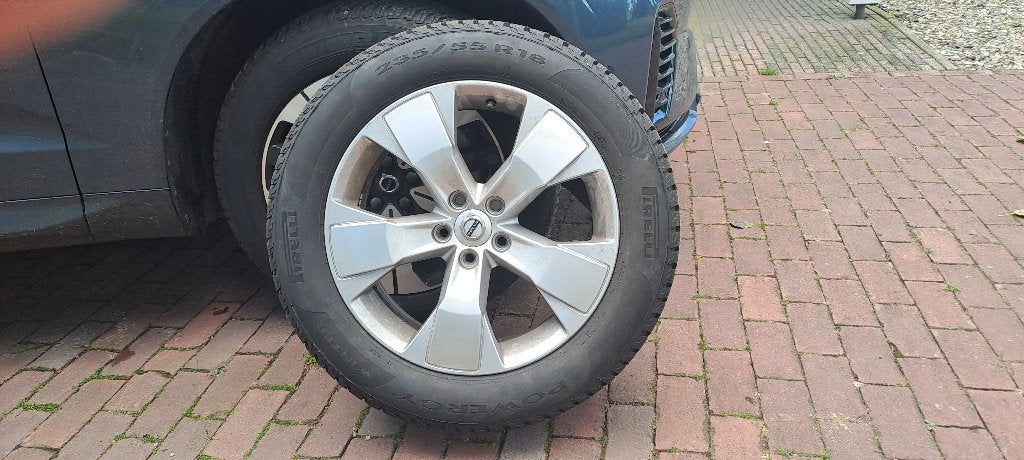 Gloednieuwe Pirelli winterbanden met velgen voor Volvo XC40, Ophalen, 18 inch, Banden en Velgen, Nieuw