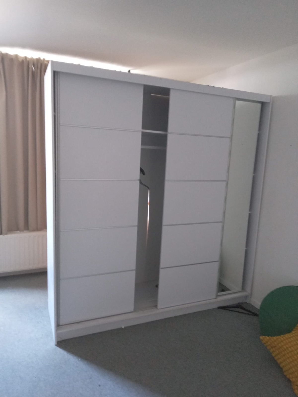 Witte kledingkast met schuifdeuren en spiegel, Ophalen, Met plank(en), Gebruikt, 150 tot 200 cm