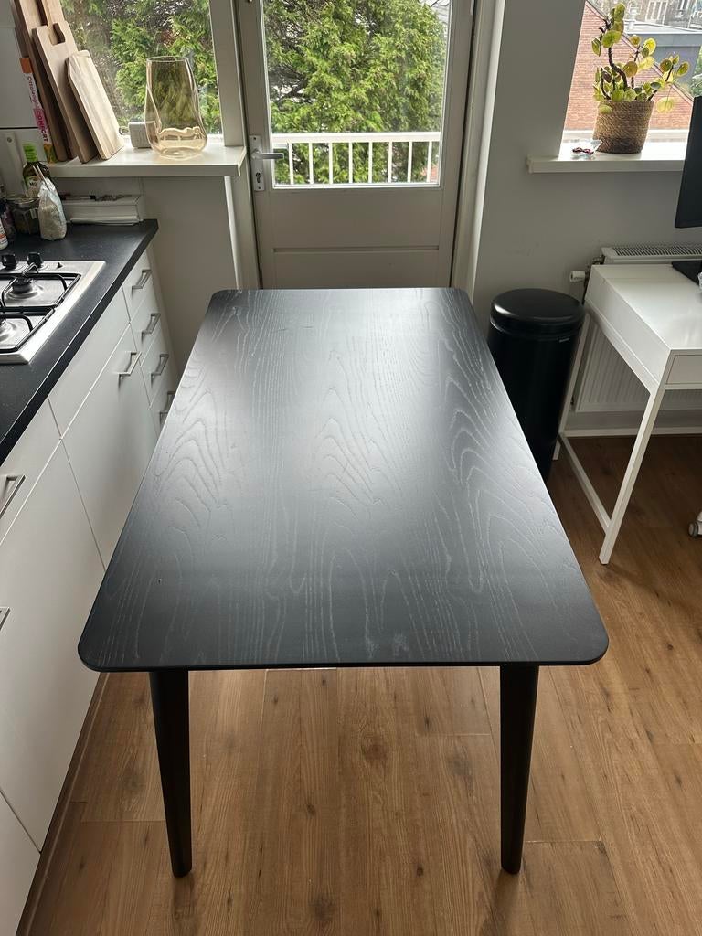 LISABO eettafel met 4 stoelen - Zo goed als nieuw, Ophalen, Zo goed als nieuw, 4 tot 6 stoelen