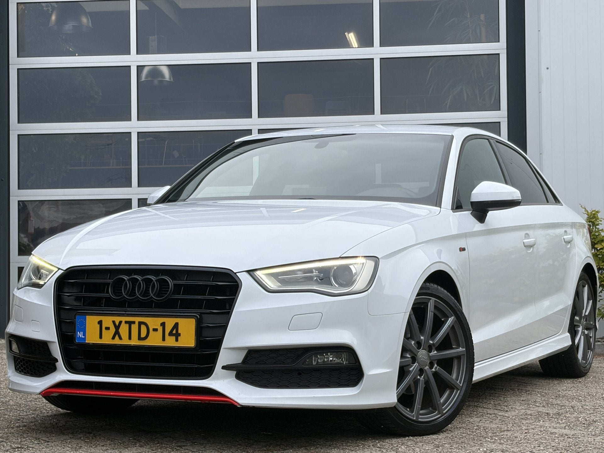 Audi A3 Limousine 1.4 TFSI CoD Ambition 3x S-Line 150pk DSG, 4 cilinders, 150 pk, Leder en Stof, Wit