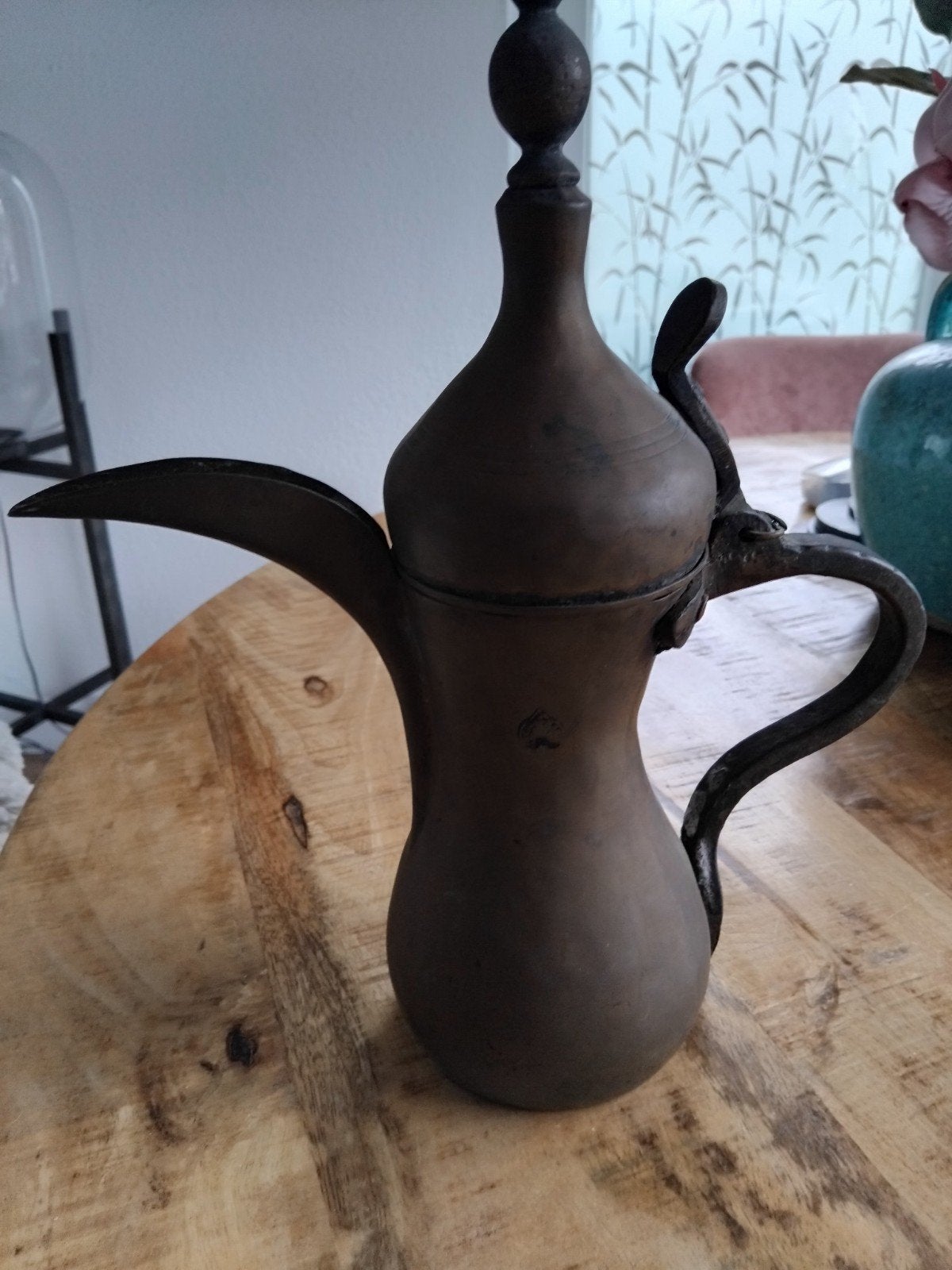 Een oude Arabische koffiepot bekend als Dallah, Ophalen of Verzenden