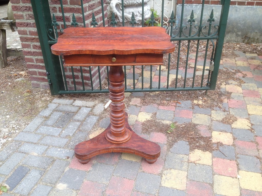 Biedermeier mahonie gekleurde werktafel met lade., Ophalen