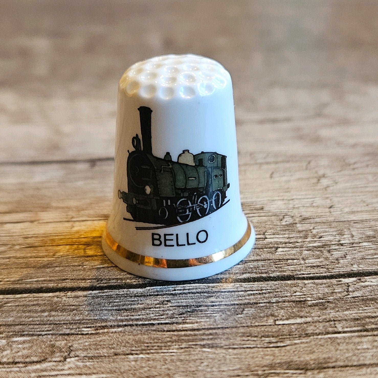 vingerhoedjes verzamelen  - trein - Bello - vingerhoed, Verzamelen, Vingerhoedjes, Ophalen of Verzenden, Zo goed als nieuw, Porselein