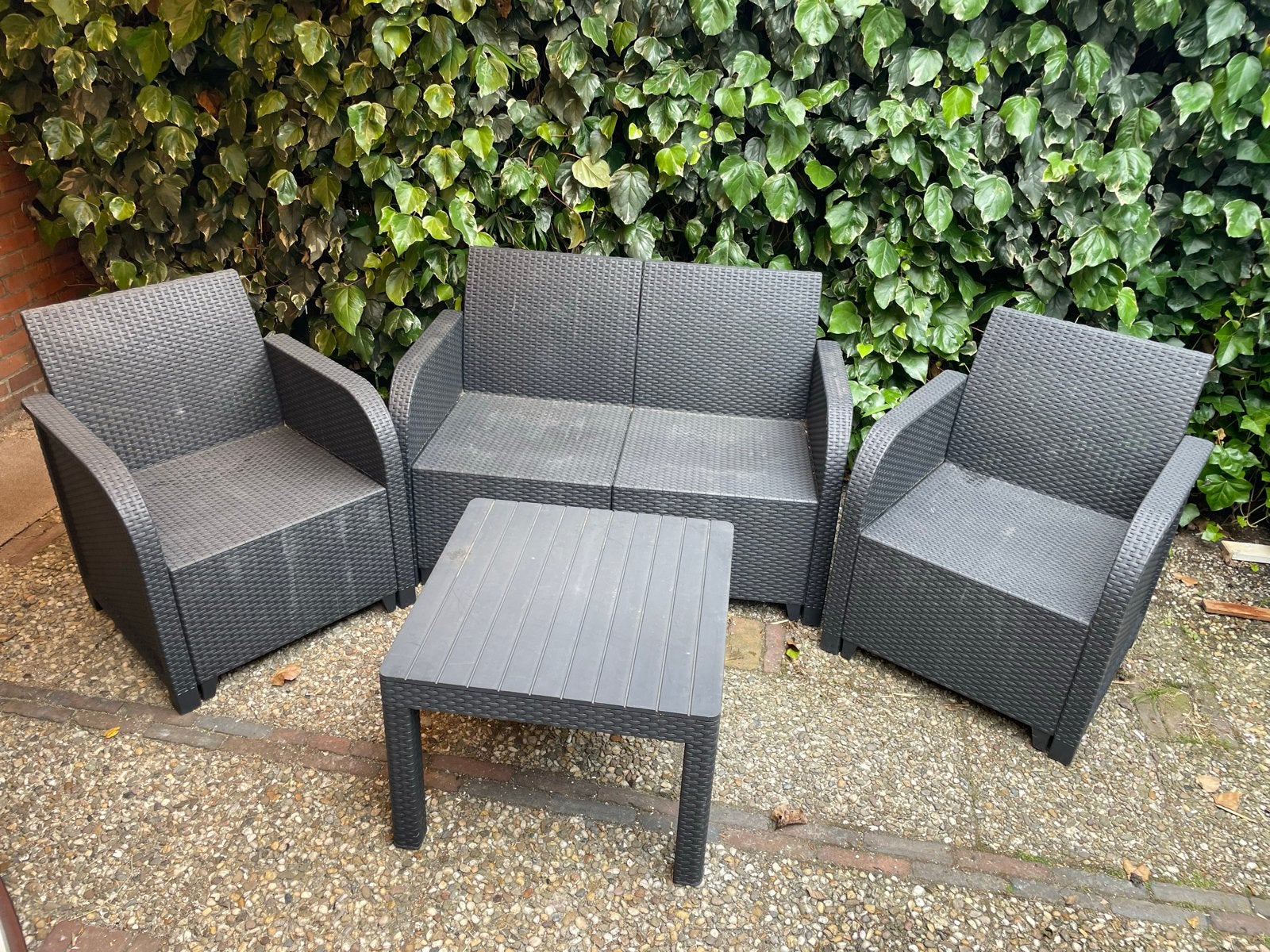 Grijze Wicker Loungeset met Tafel, Ophalen, 4 zitplaatsen, Gebruikt, Bank