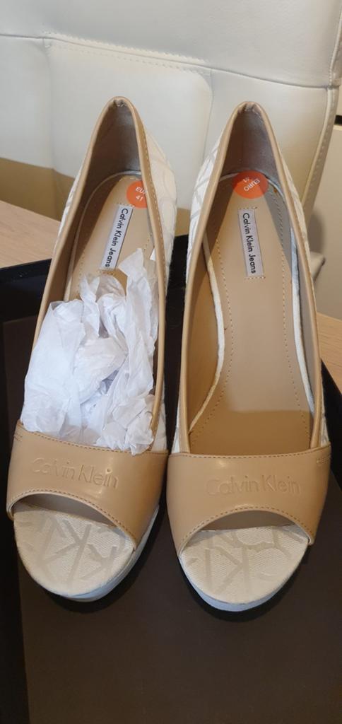 Calvin Klein-super aanbieding kwaliteit dames schoen, mt.41, Kleding | Dames, Schoenen, Ophalen of Verzenden, Nieuw, Beige