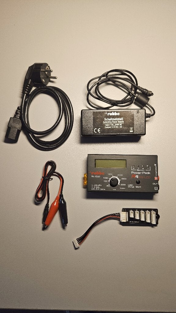 Robbe POWER PEAK A4 EQ-LCD 230V / 12V Charger, Ophalen of Verzenden, Gebruikt, 1:50 tot 1:144