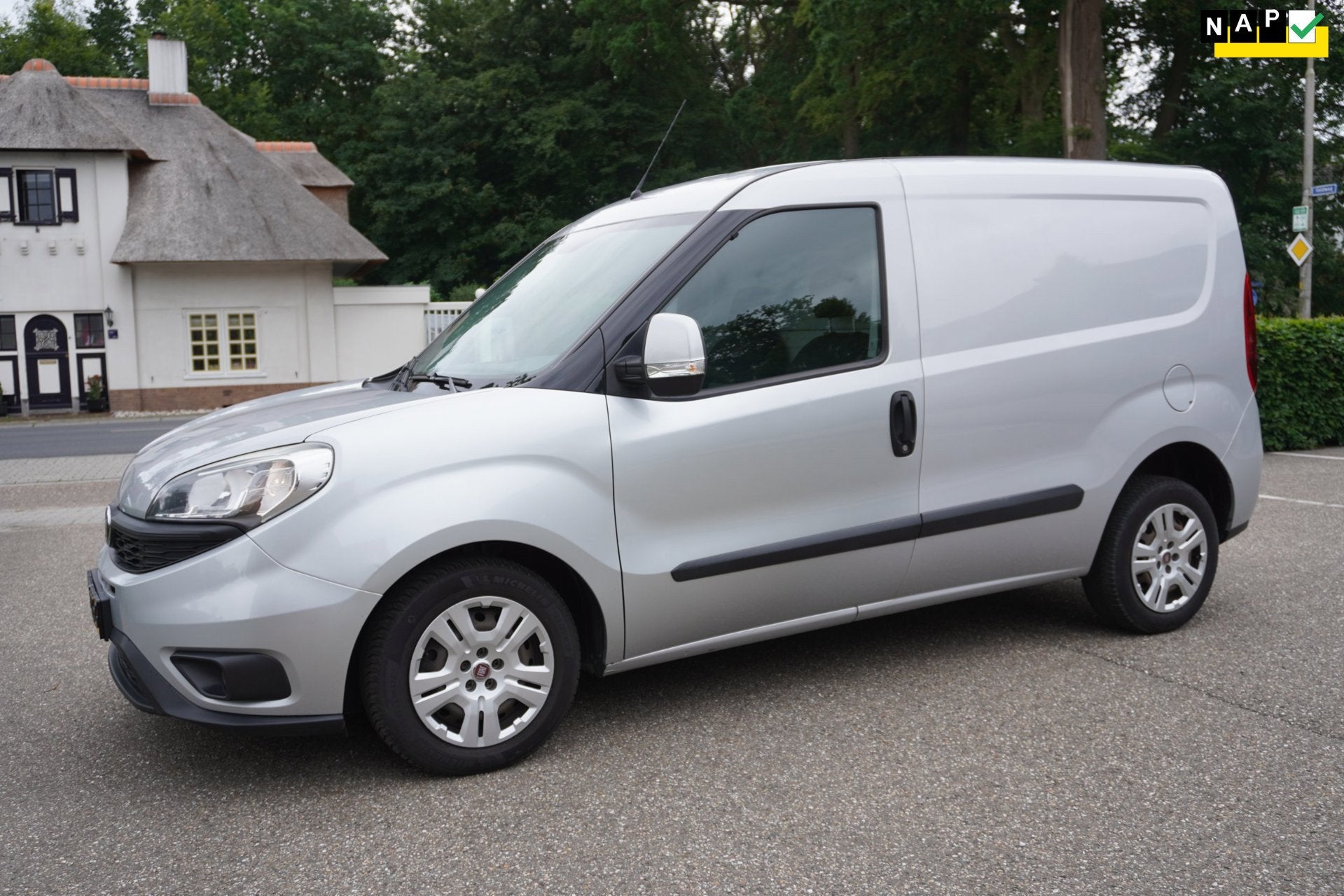 Fiat Doblò Cargo 1.6 MJ L1H1 Airco Pdc Cruise Trekhaak, Auto's, Voorwielaandrijving, Euro 5, Stof, Gebruikt