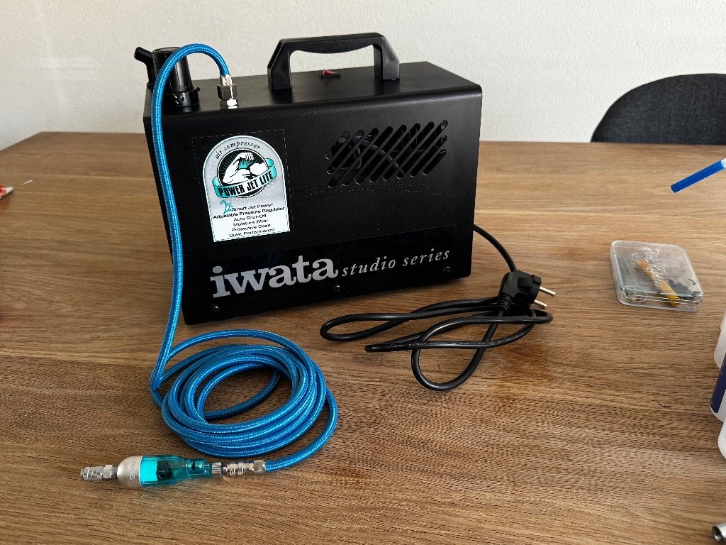 IWATA studio series Power Jet Lite airbrush compressor, Ophalen of Verzenden, Gebruikt, Airbrush en Toebehoren