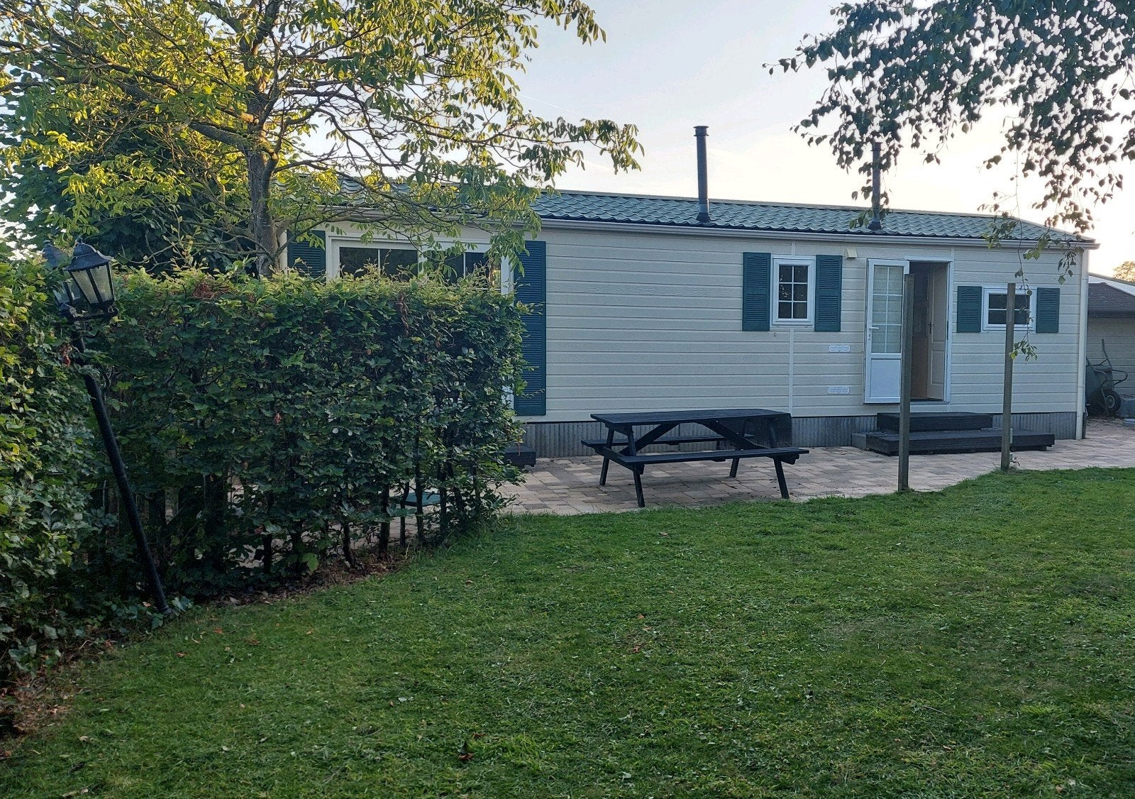 Chalet met tuin bij recreatiemeer te huur, Recreatiepark, Chalet, Bungalow of Caravan, Aan meer of rivier, Eigenaar