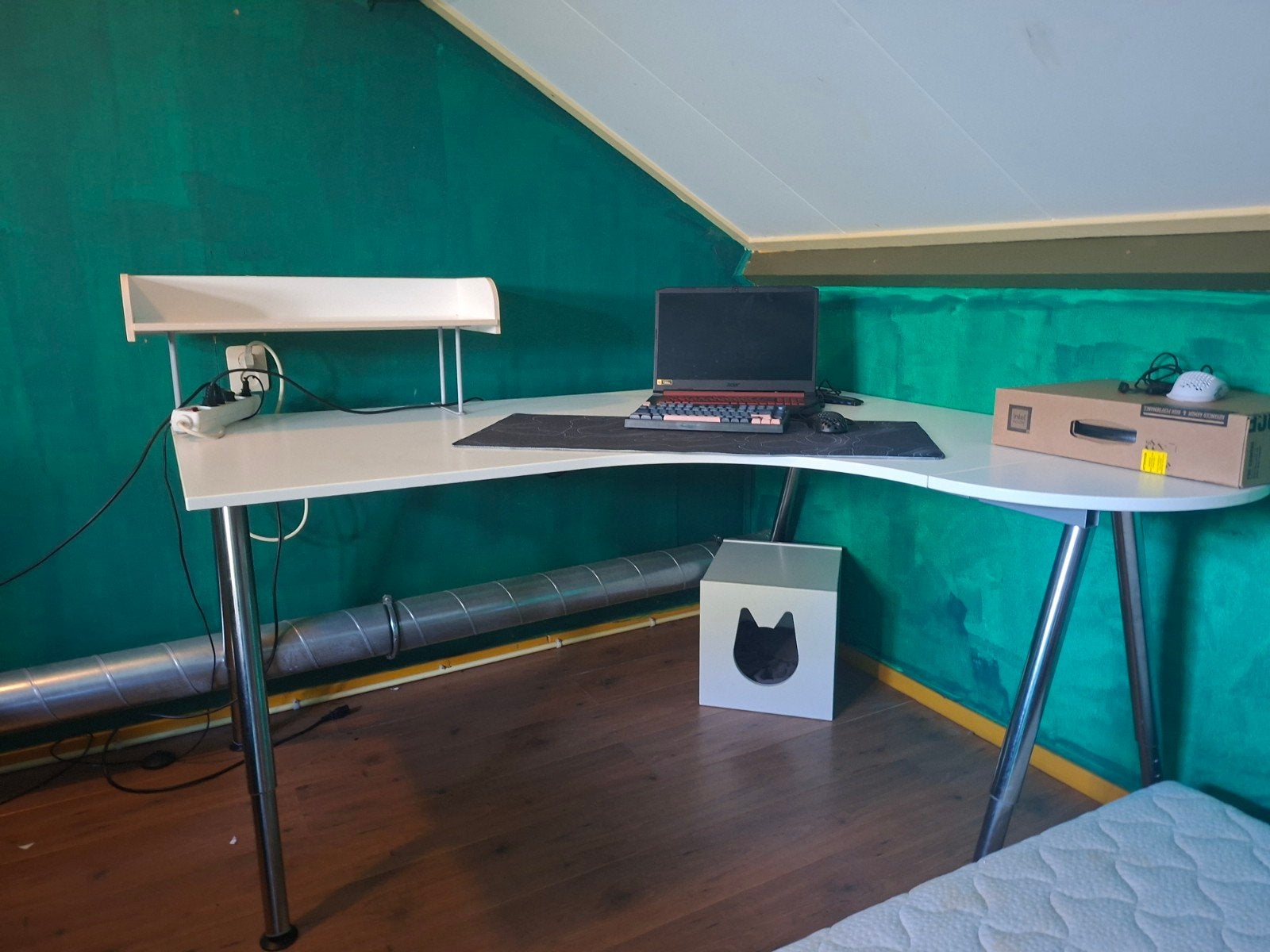 Hoekbureau met verstelbare poten, wit blad, Huis en Inrichting, Bureaus, Ophalen, 160 cm, Gebruikt, Hoekbureau