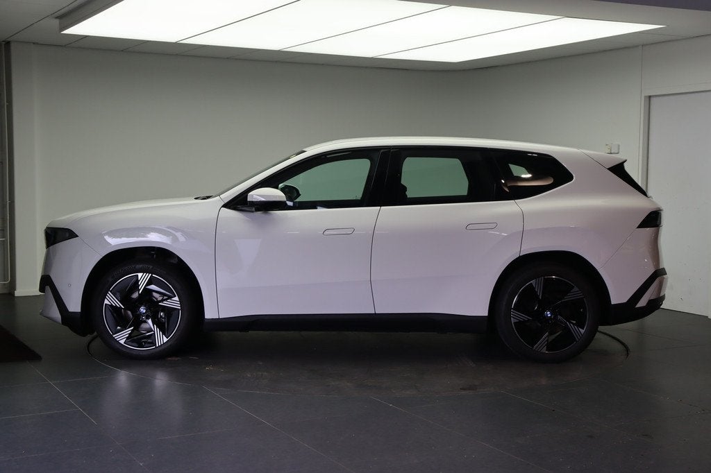 BMW iX3 50 xDrive / Trekhaak / Stoelverwarming / Ambiance ve, Auto's, BMW, Gebruikt, Zwart, 2260 kg, Wit