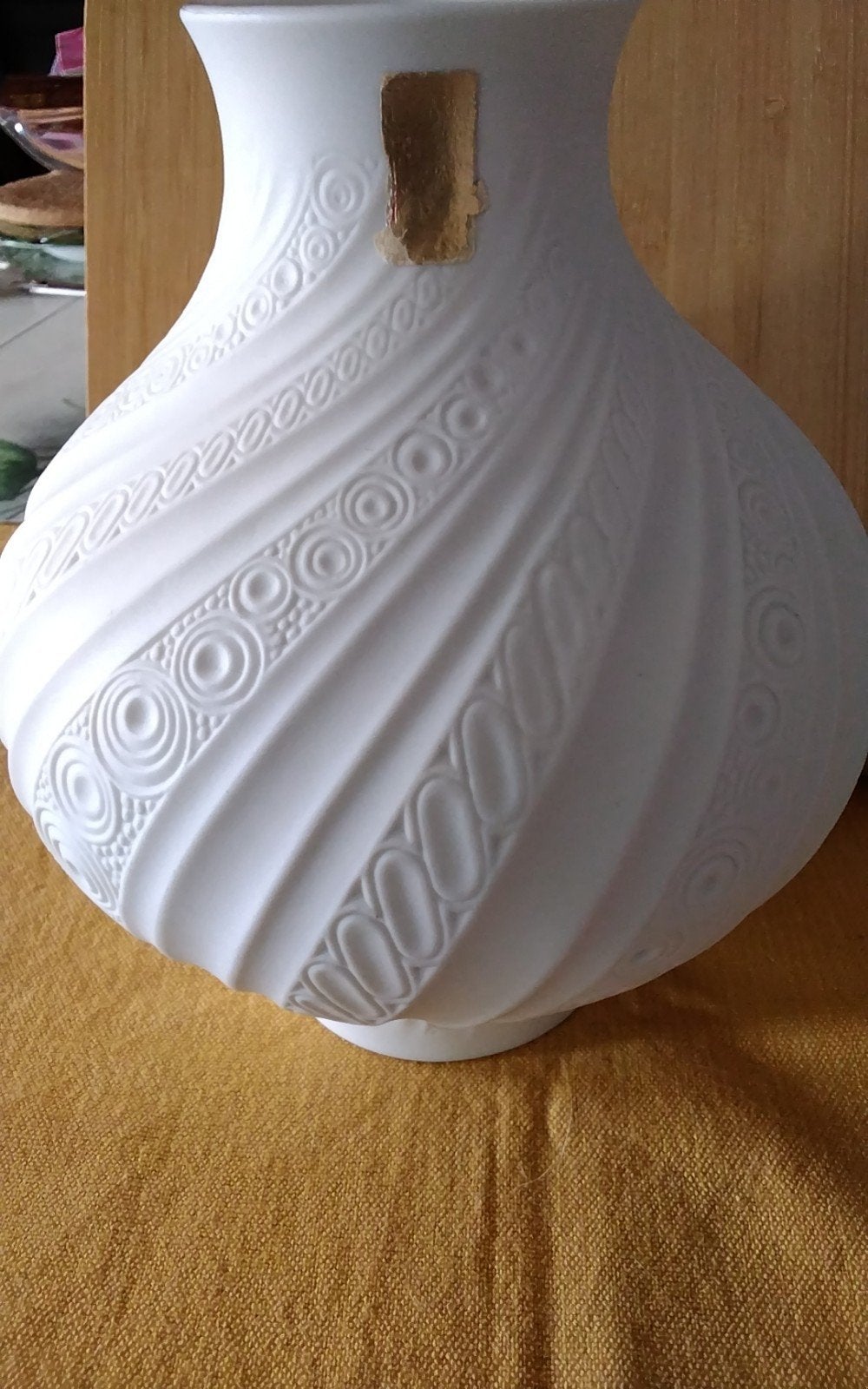 Vintage AK Kaiser biscuit porselein Vaas geometrisch reliëf, Ophalen of Verzenden, Wit
