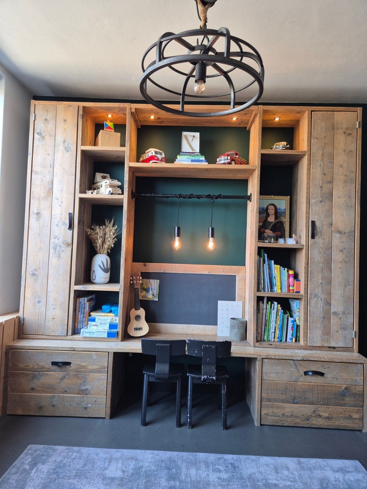 Wandkast van steigerhout 258cm breed, 237cm hoog, 50cm diep, Ophalen, 250 tot 300 cm, Gebruikt, Met deur(en)
