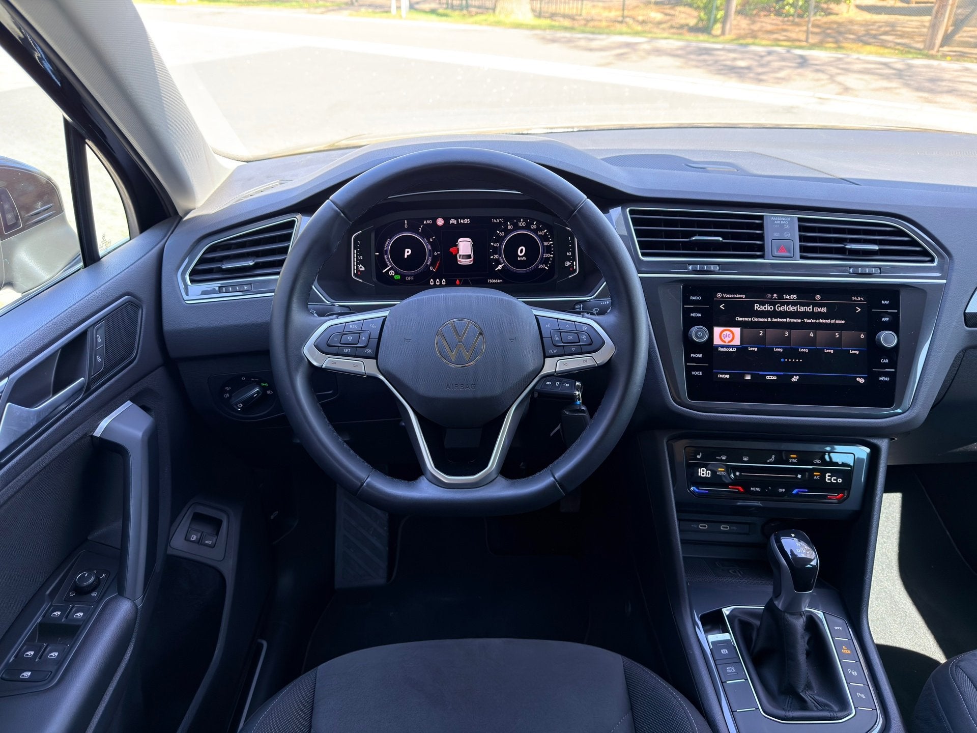 Volkswagen TIGUAN 1.4 TSI eHybrid ACC, Stoelverwarming, Came, 1716 kg, 4 cilinders, 150 pk, Zwart
