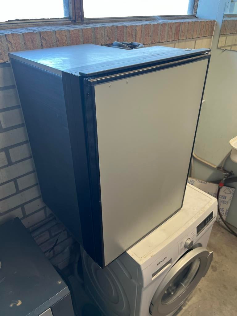 12/24 volt Compacte Koelkast - Ideaal voor Kleine Ruimtes, Ophalen of Verzenden, Minder dan 75 liter, Zonder vriesvak, Gebruikt