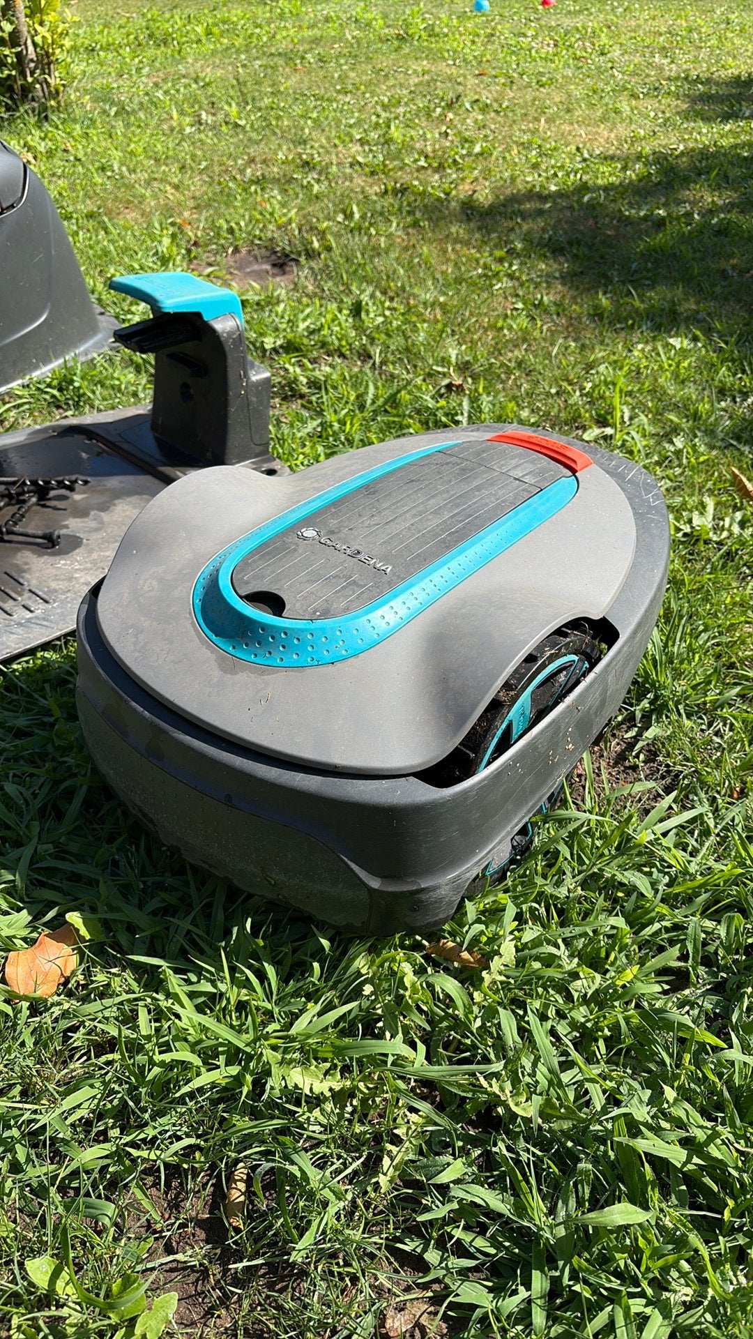 Gardena Robotmaaier met oplader en stalling, Ophalen, Gebruikt, Minder dan 20 cm
