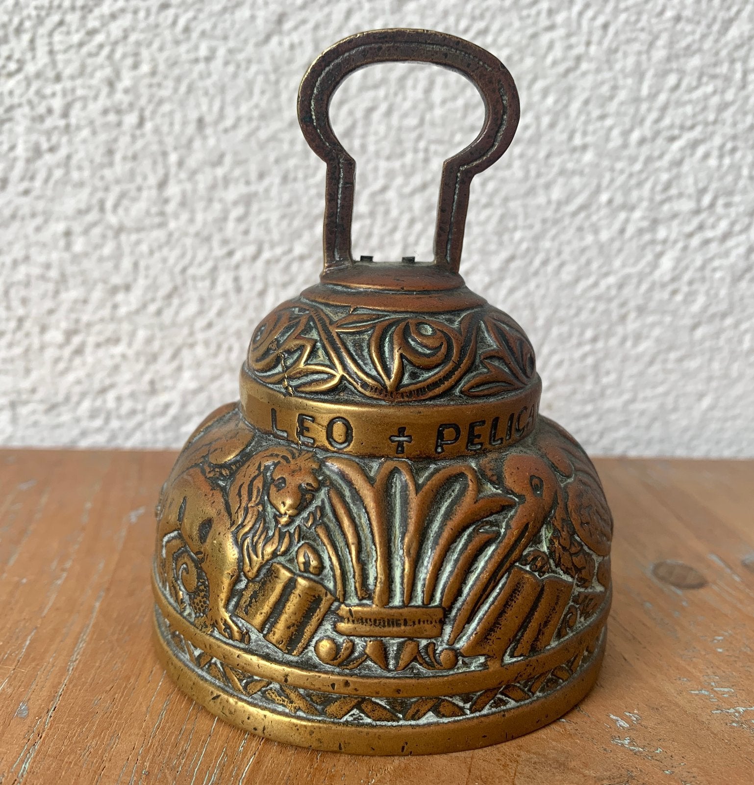 Antieke sanctiebel (altaarbel / misbel) van messing of brons, Antiek en Kunst, Ophalen of Verzenden, Brons