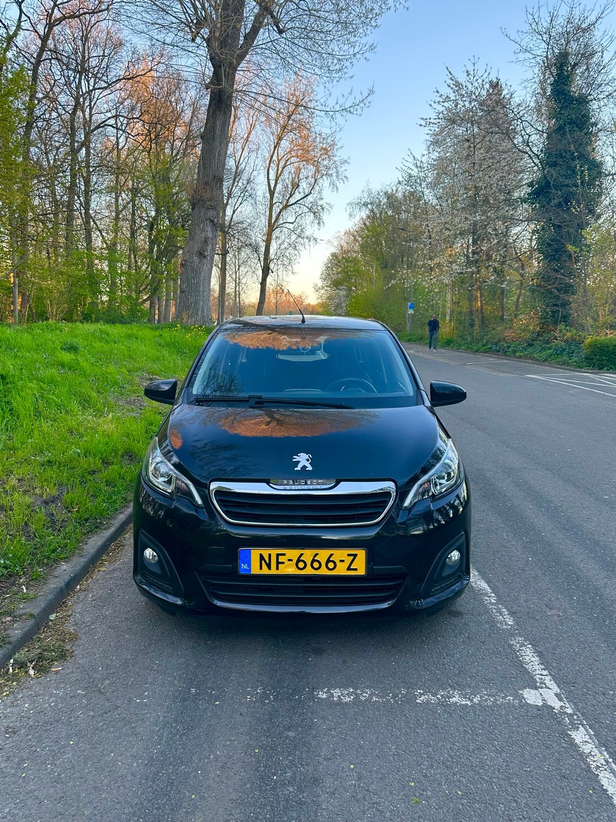 Peugeot 108 1.0 12V E-vti 51KW 5DR 2017 Zwart, Auto's, Voorwielaandrijving, 4 stoelen, Zwart, Origineel Nederlands