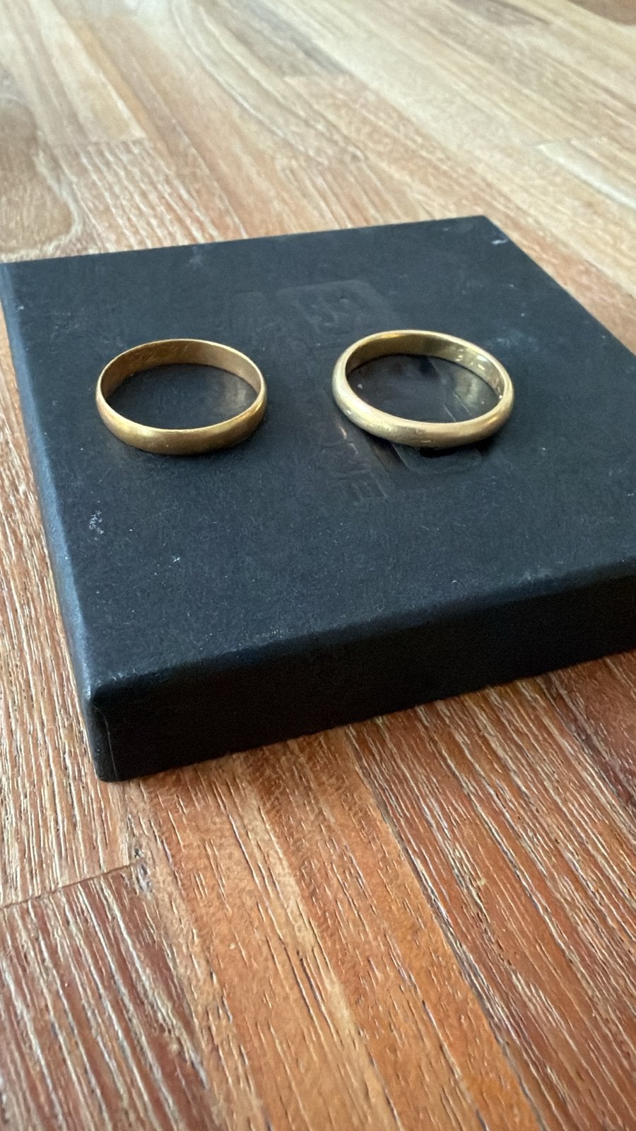2 Gouden Ringen - Bodemvondsten, Ophalen of Verzenden, Gebruikt, Goud, Dame of Heer
