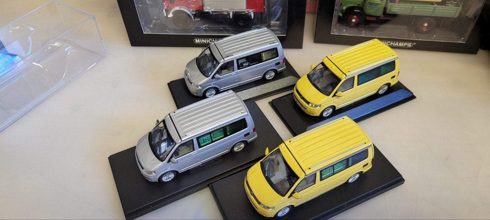 Minichamps VW T5 California Sample en  productiemodel, Ophalen of Verzenden, Zo goed als nieuw, Auto, MiniChamps